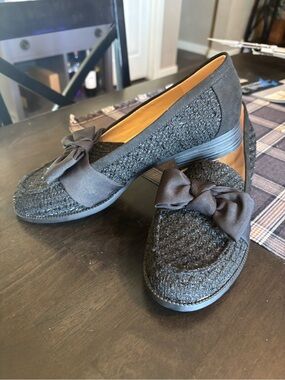 Bandolino Black Bow Textured Loafer